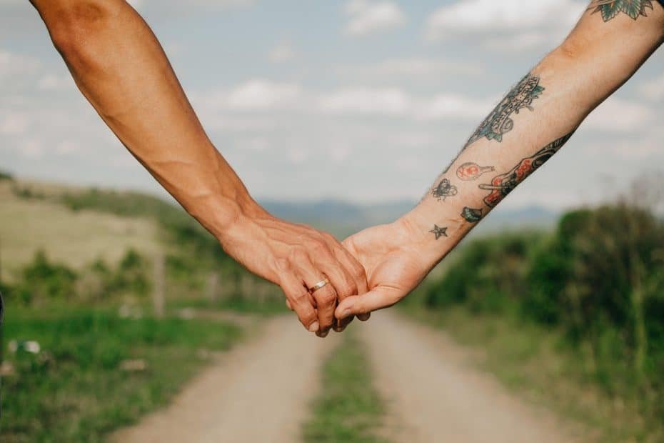 Stereotipi e pregiudizi su LGBTQIA+ -Foto di Alessandro Alle da Pixabay - lovers 7258609_1280